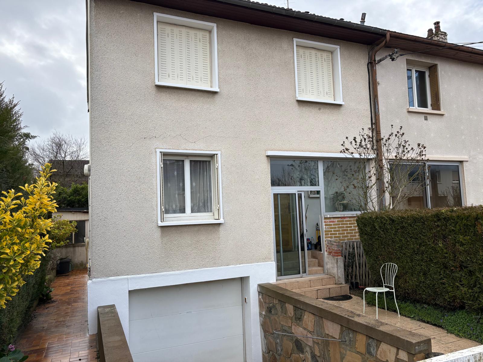 Peinture encadrement portes fenetres garage apres à Andolsheim